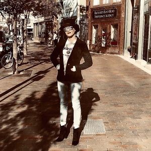 Meet your Posher, Em